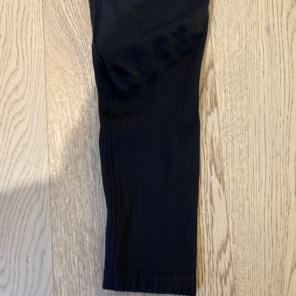 Peloton Black Sports Bra and Leggings Set - Picture 4 of 6